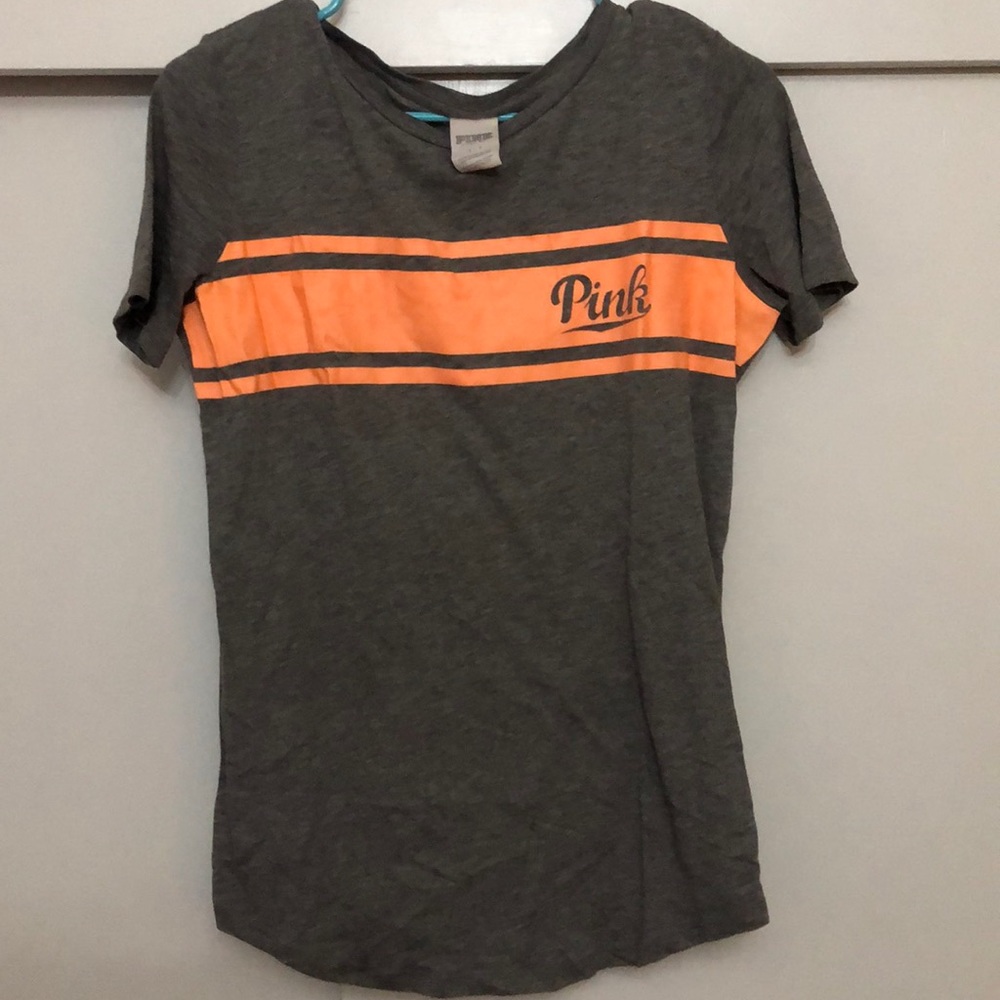 VS pink tee shirt